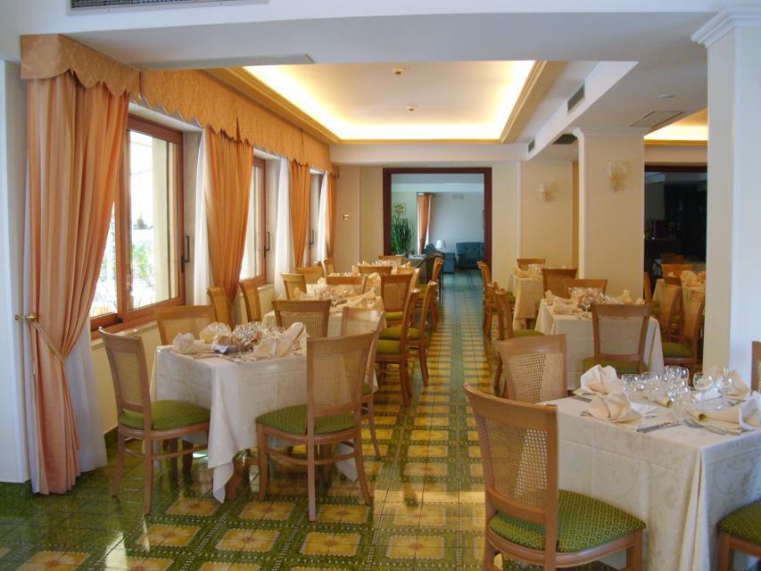 Hotel La Pergoletta Сант-Агата-суи-Дуэ-Гольфи Экстерьер фото