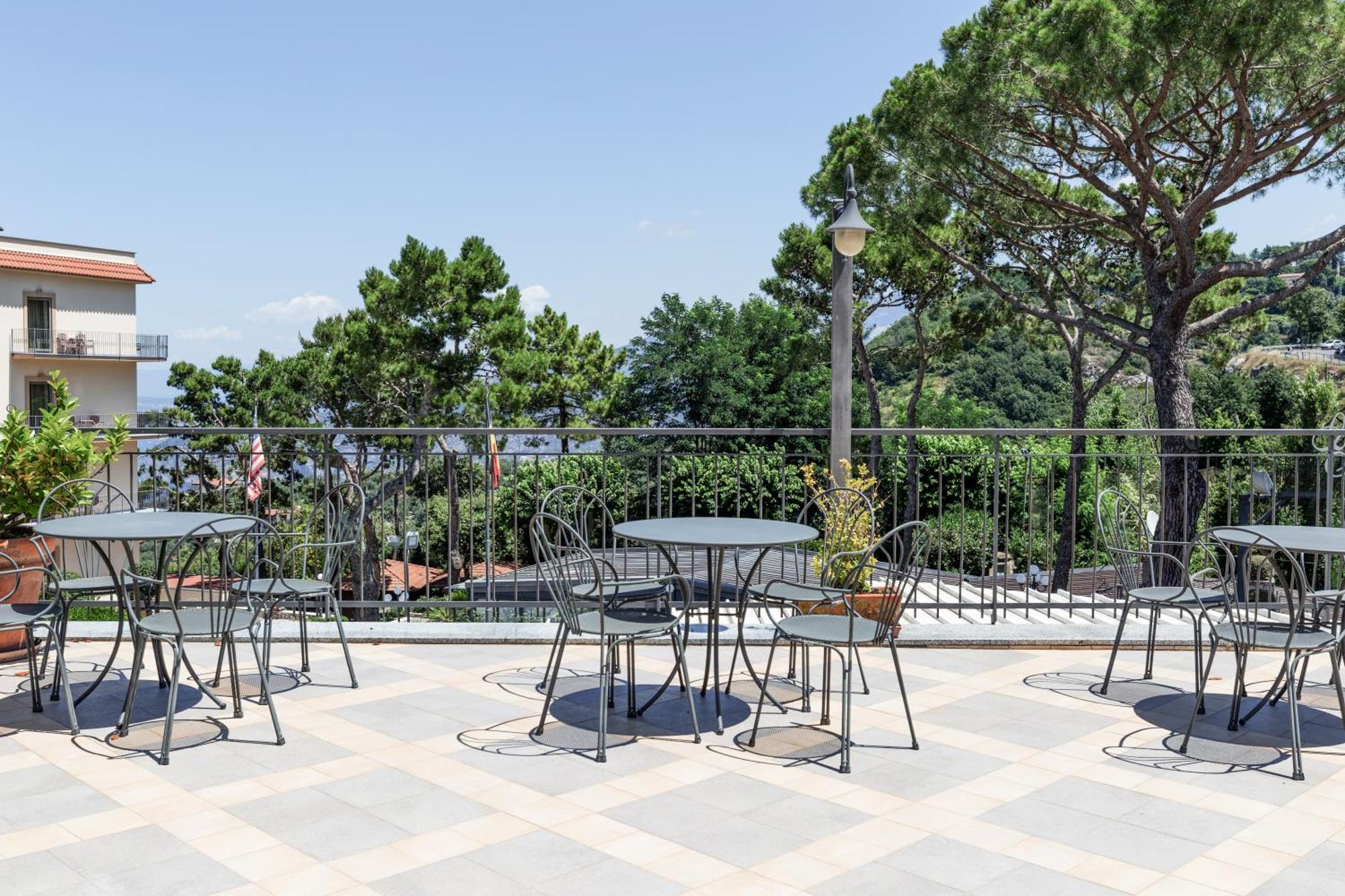 Hotel La Pergoletta Сант-Агата-суи-Дуэ-Гольфи Экстерьер фото